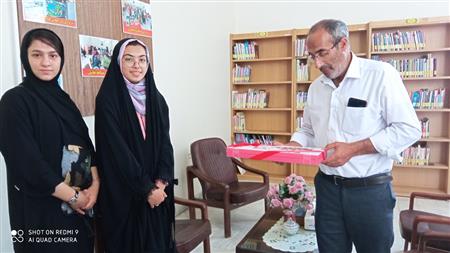 تقدیر دانش آموزان راه یافته به جشنواره ی رضوی از آقای حسن رنجبری به دلیل راهنمایی و مشاوره